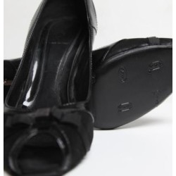 Patins de protection noirs pour protéger les semelles de vos chaussures préférées