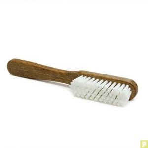 https://www.pluriel.fr/240-2662-thickbox/brosse-decrottoir-pour-nettoyer-le-cuir-avant-entretien.jpg