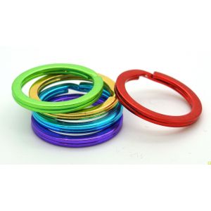 https://www.pluriel.fr/947-2368-large/anneaux-a-cles-brises-anodises-de-couleur-porte-cles-25mm.jpg